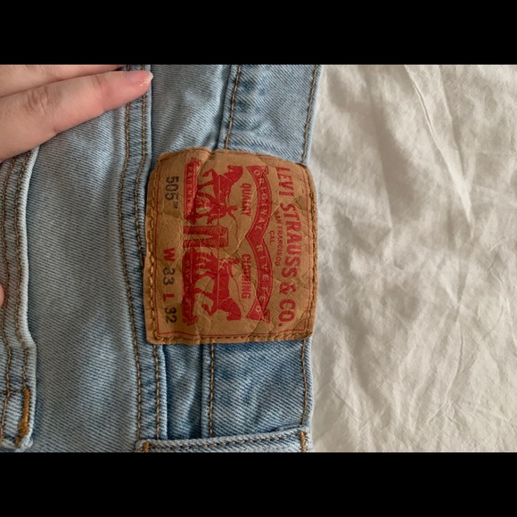 Men’s Light wash Levi’s - Picture 3 of 4